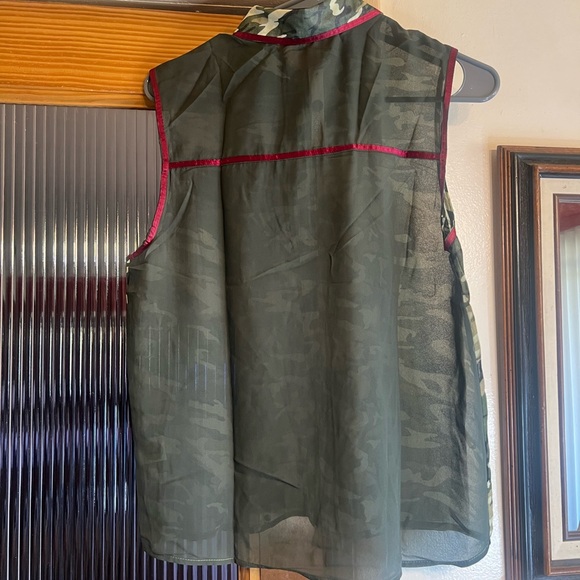 The Hanger sheer camo sleeveless top 19 ptp - Picture 2 of 3